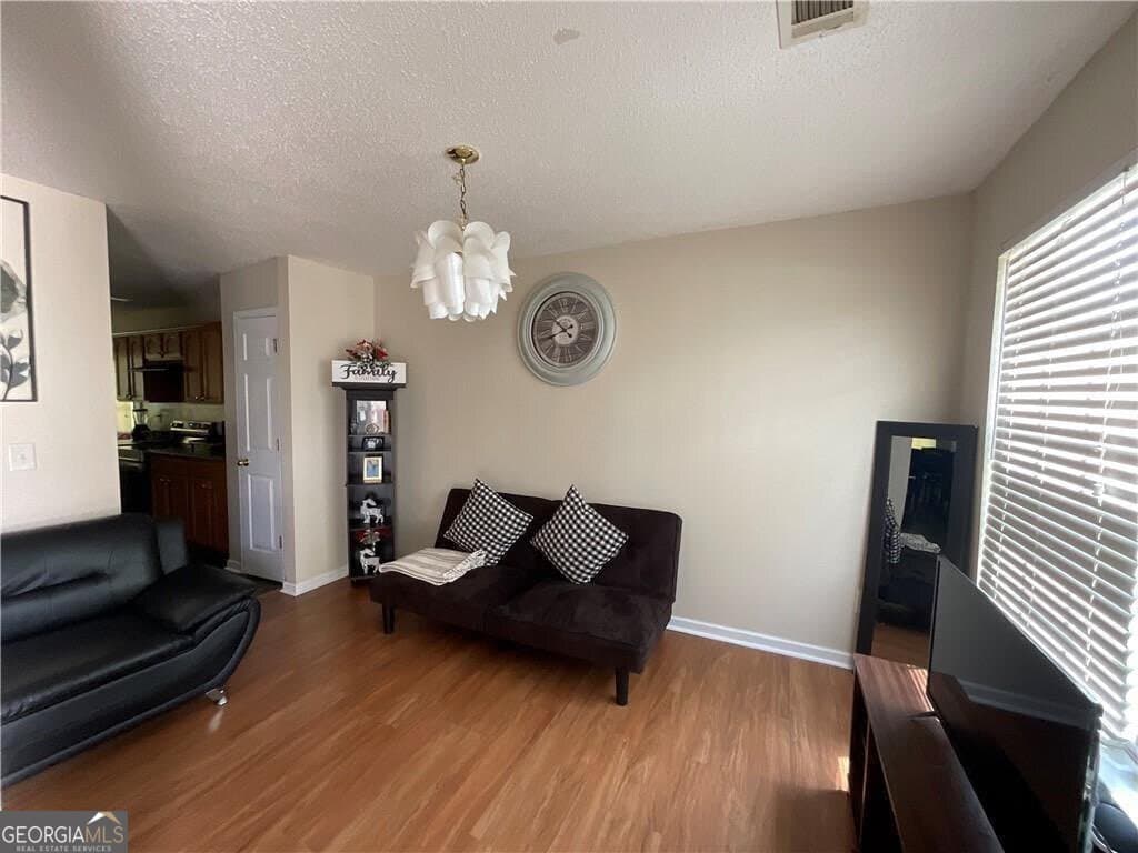 3 bedroom, 2.5 bathroom, 1,756 sq ft single family residence for sale at 6231 Hickory Lane Circle, Union City, GA 30291 — photo 3