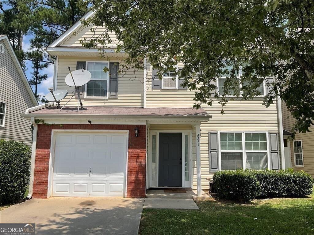 3 bedroom, 2.5 bathroom, 1,756 sq ft single family residence for sale at 6231 Hickory Lane Circle, Union City, GA 30291 — photo 1 of 15