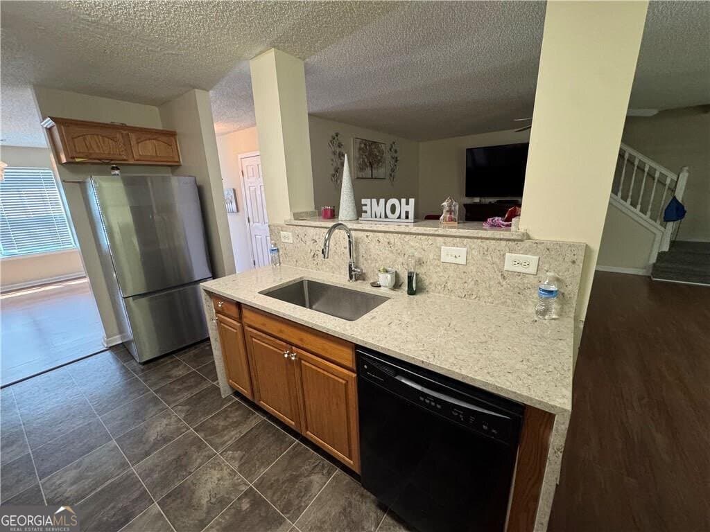 3 bedroom, 2.5 bathroom, 1,756 sq ft single family residence for sale at 6231 Hickory Lane Circle, Union City, GA 30291 — photo 5