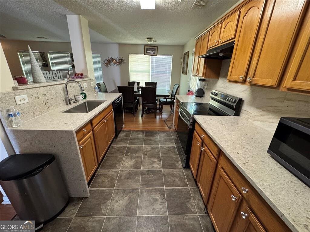 3 bedroom, 2.5 bathroom, 1,756 sq ft single family residence for sale at 6231 Hickory Lane Circle, Union City, GA 30291 — photo 4
