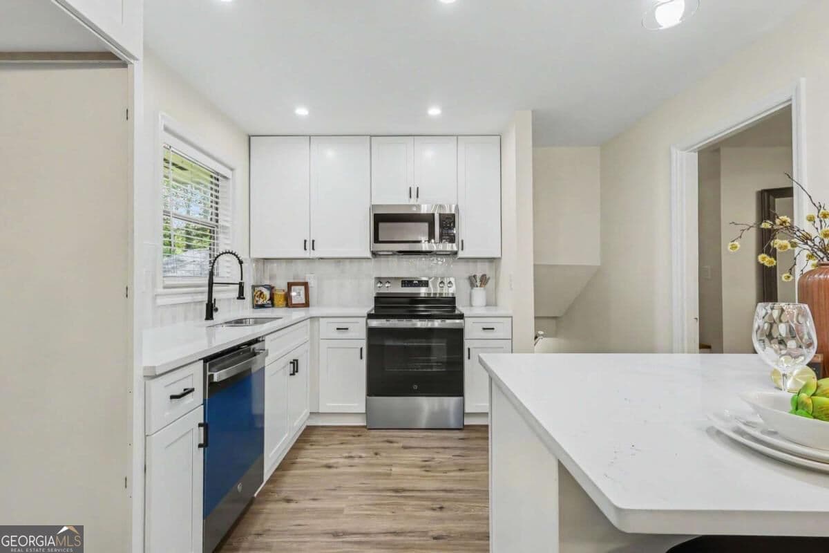 4 bedroom, 3 bathroom, 1,690 sq ft single family residence for sale at 74 Hollis Terrace, Atlanta, GA 30311 — photo 3