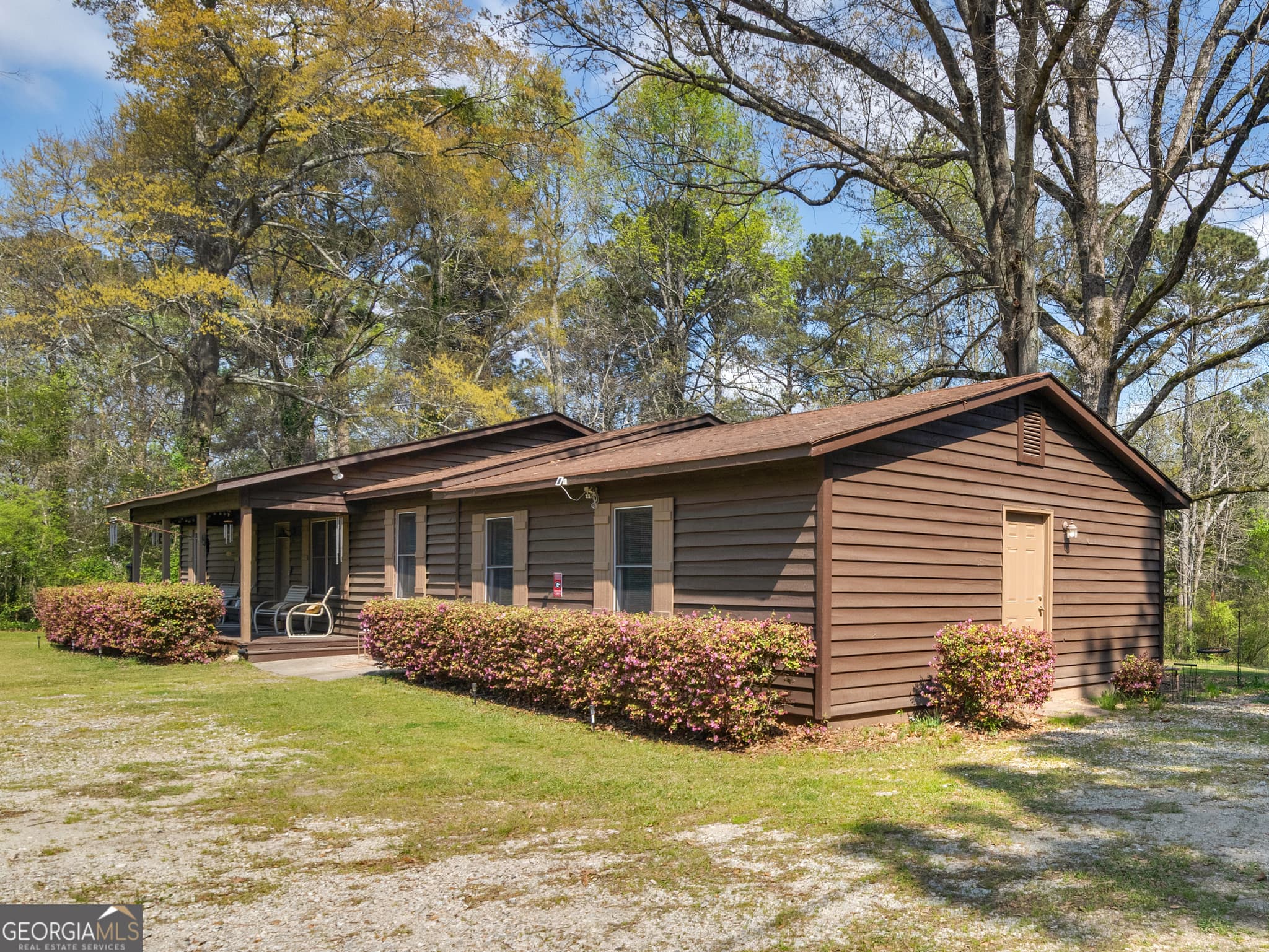 3 bedroom, 3 bathroom, 2,031 sq ft single family residence for sale at 2037 Hampton Locust Grove Road, Locust Grove, GA 30248 — photo 3