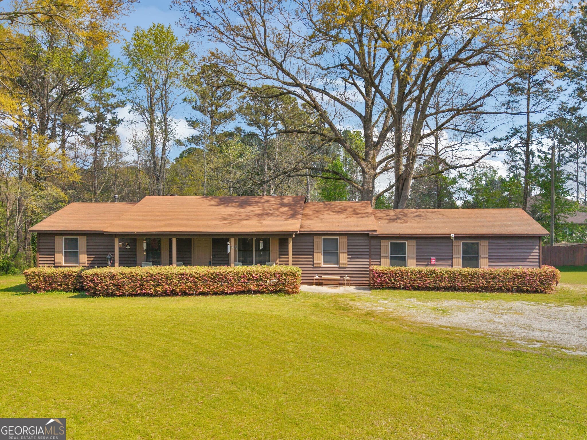 3 bedroom, 3 bathroom, 2,031 sq ft single family residence for sale at 2037 Hampton Locust Grove Road, Locust Grove, GA 30248 — photo 1 of 46