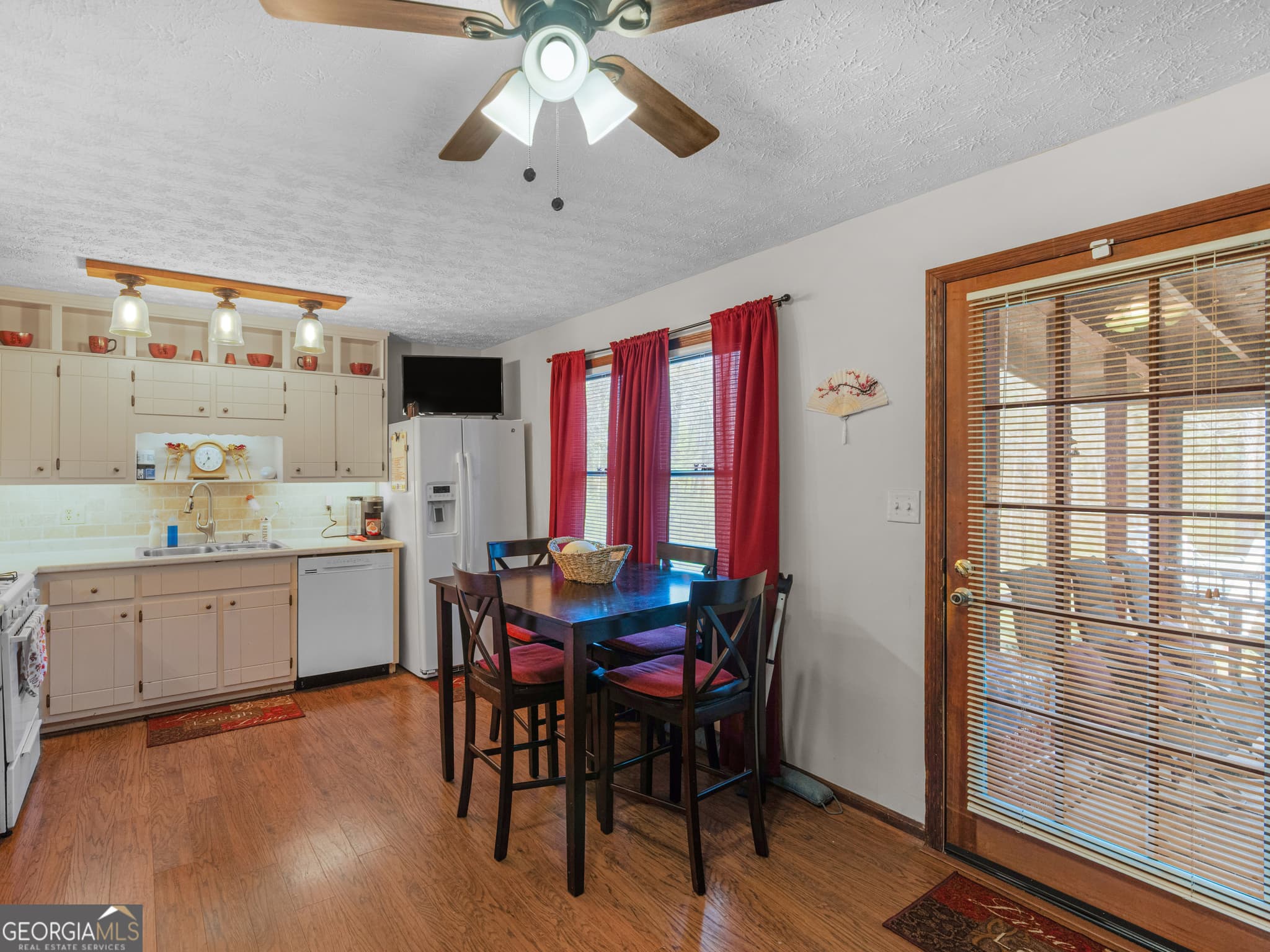 3 bedroom, 3 bathroom, 2,031 sq ft single family residence for sale at 2037 Hampton Locust Grove Road, Locust Grove, GA 30248 — photo 10