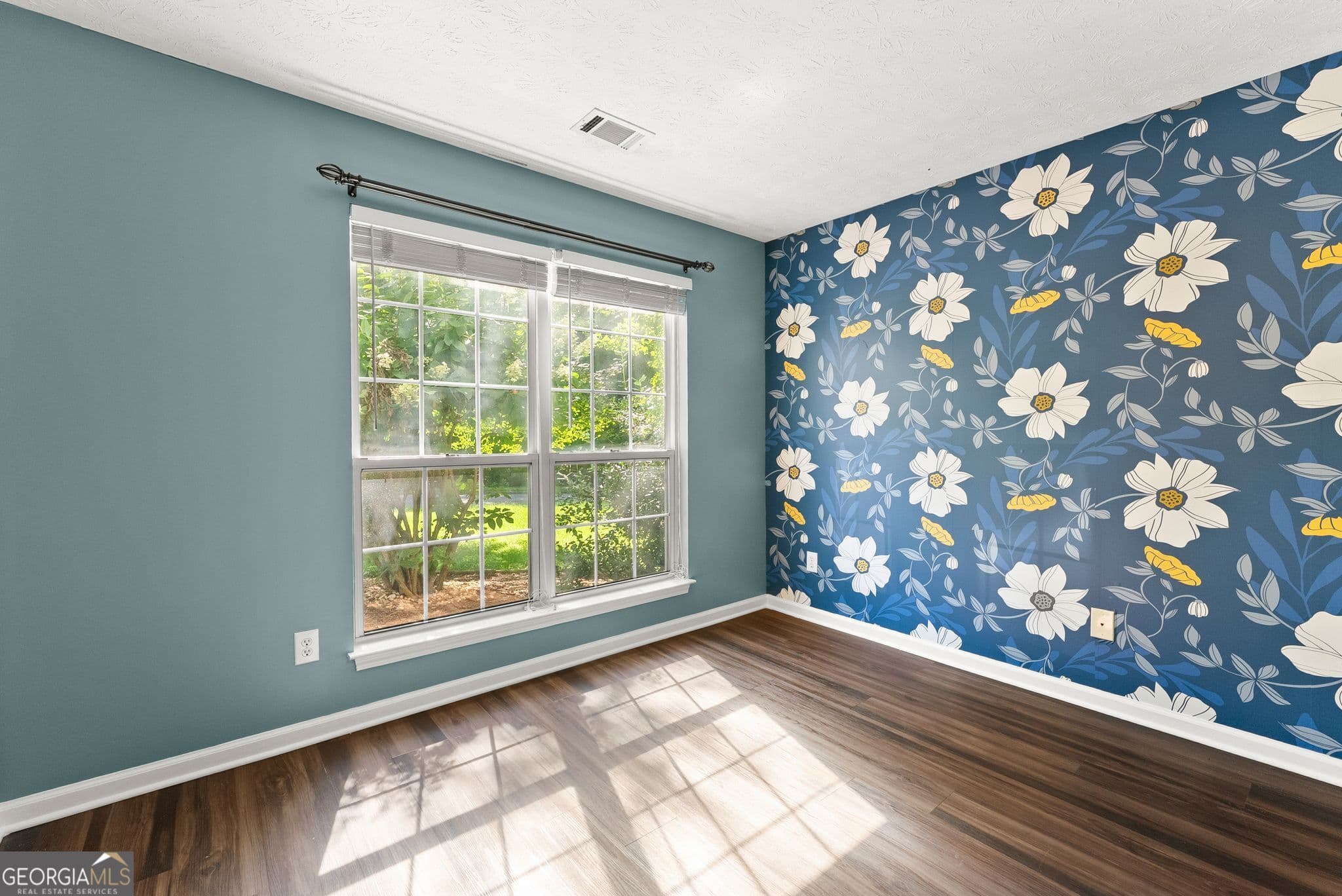 3 bedroom, 2.5 bathroom, 1,847 sq ft single family residence for sale at 5620 Millstone Drive, Cumming, GA 30028 — photo 7