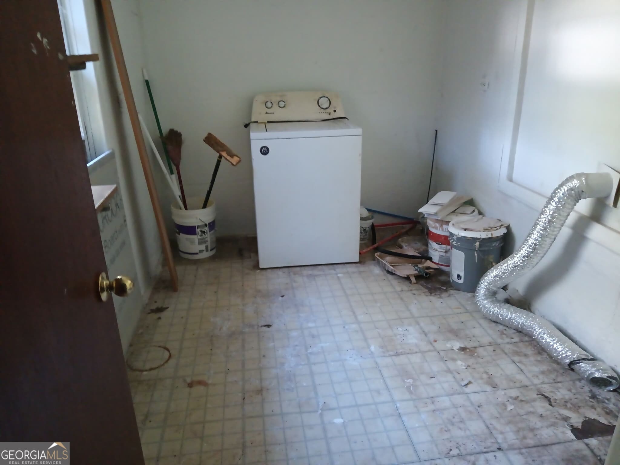 3 bedroom, 2 bathroom, 1,560 sq ft single family residence for sale at 1214 Lloyd Drive, Forest Park, GA 30297 — photo 7