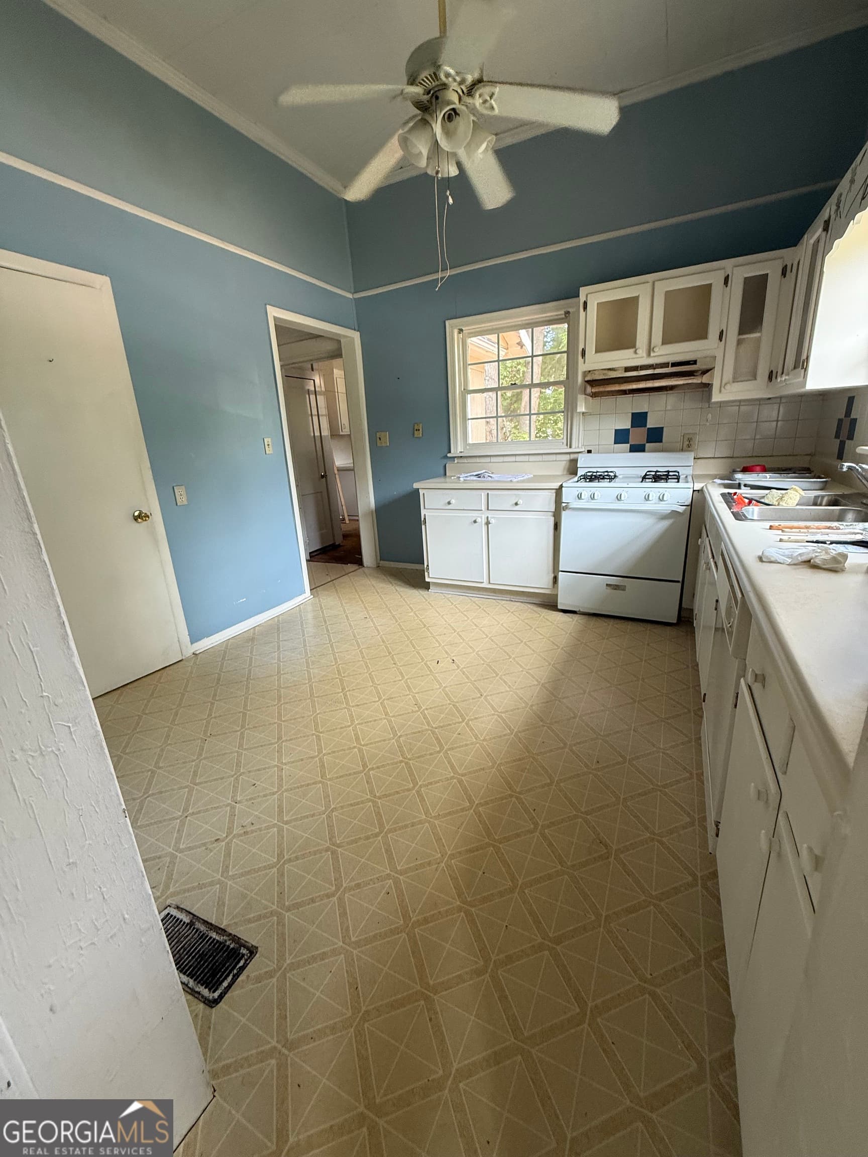 4 bedroom, 2 bathroom, 1,949 sq ft single family residence for sale at 505 Kincaid Avenue, Griffin, GA 30224 — photo 7