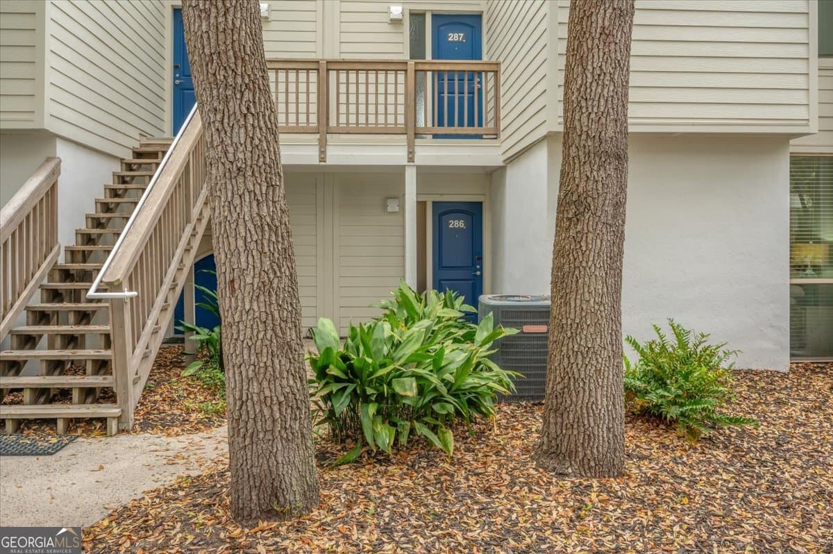 1 bedroom, 1 bathroom, 613 sq ft condominium for sale at 1175 N Beachview Drive 286, Jekyll Island, GA 31527 — photo 2