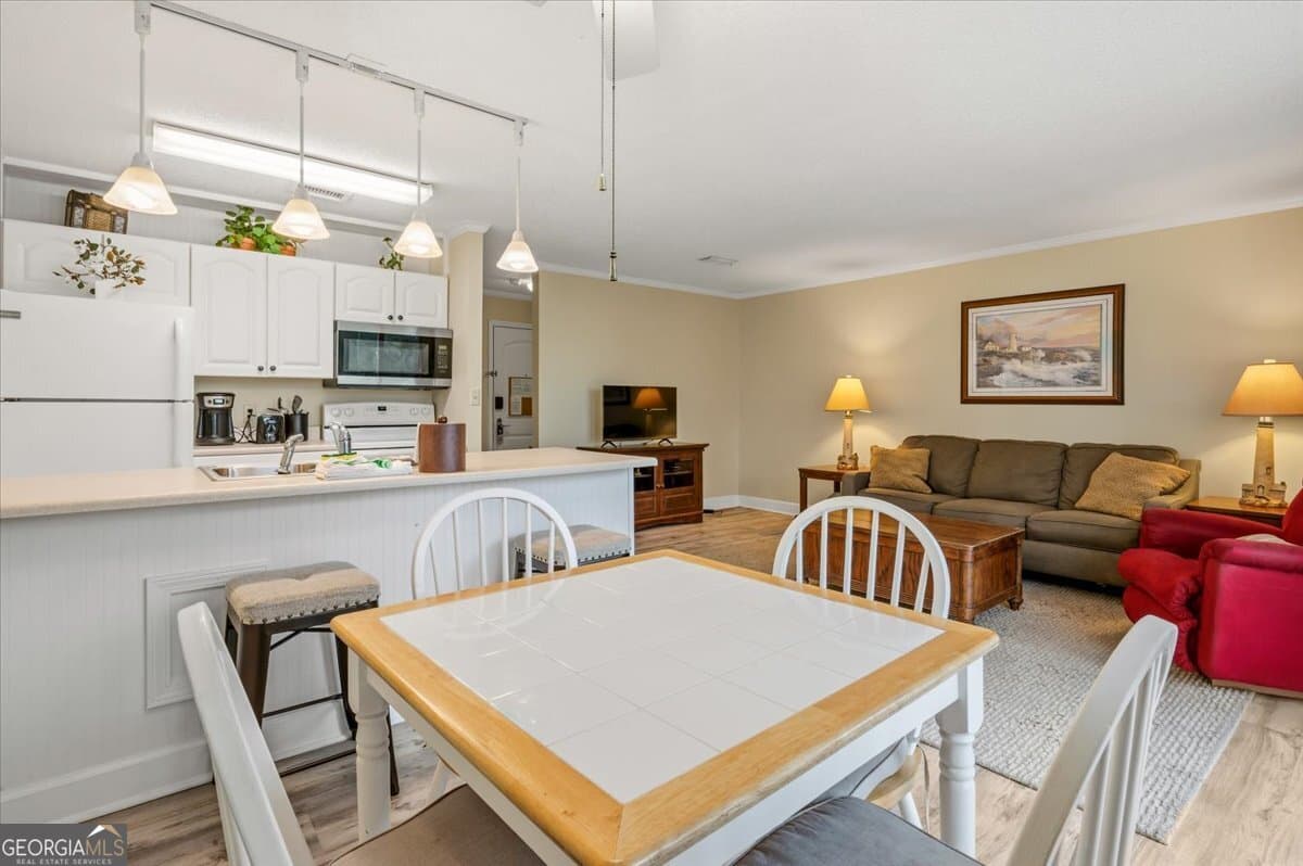 1 bedroom, 1 bathroom, 613 sq ft condominium for sale at 1175 N Beachview Drive 286, Jekyll Island, GA 31527 — photo 9