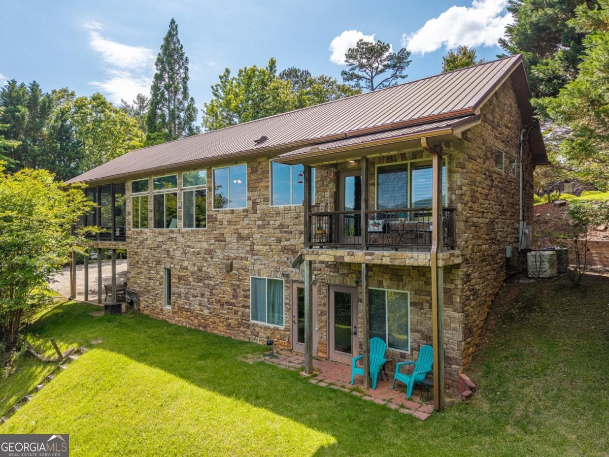 3 bedroom, 3.5 bathroom, 2,104 sq ft single family residence sold at 325 Weoka Court, Ellijay, GA 30540