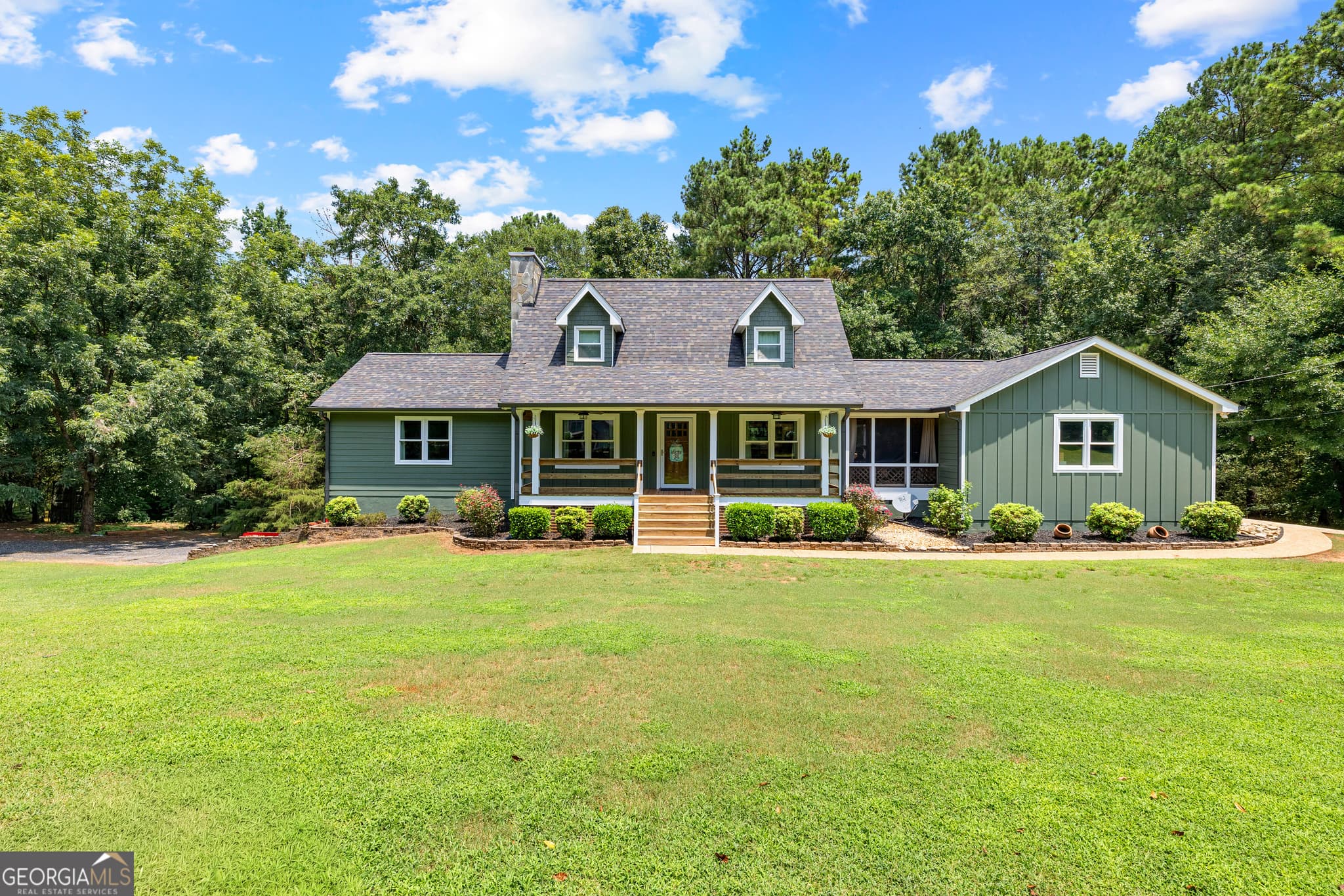 5 bedroom, 3.5 bathroom, 3,388 sq ft single family residence for sale at 318 Teasley Trail, Moreland, GA 30259 — photo 2