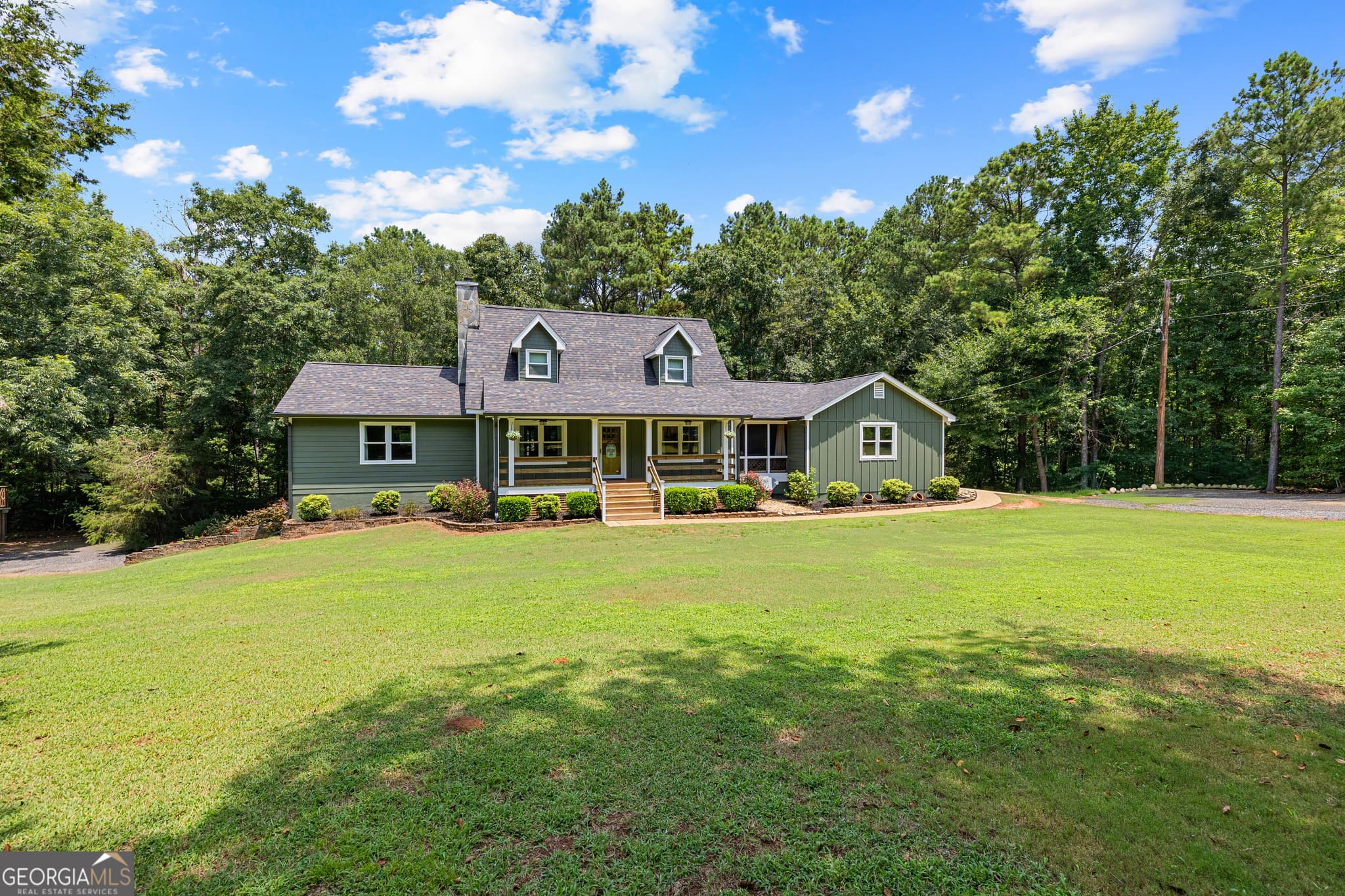 5 bedroom, 3.5 bathroom, 3,388 sq ft single family residence for sale at 318 Teasley Trail, Moreland, GA 30259 — photo 3
