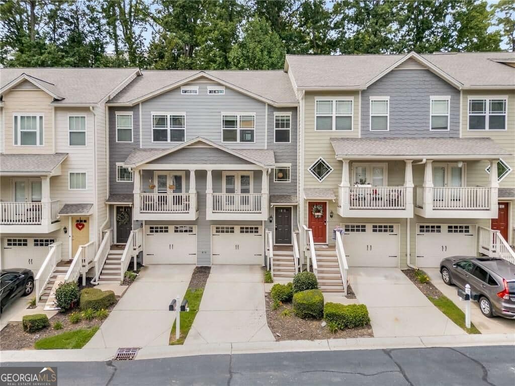 3 bedroom, 3.5 bathroom, 1,326 sq ft townhouse for sale at 1368 Liberty Parkway, Atlanta, GA 30318 — photo 2