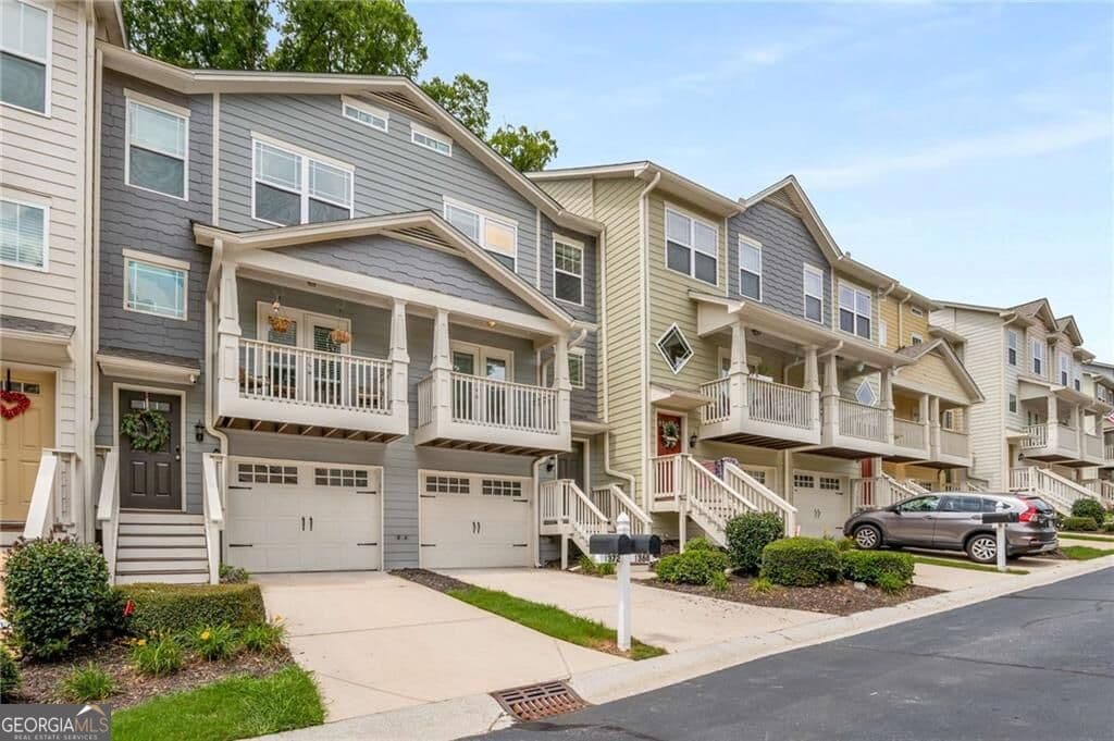 3 bedroom, 3.5 bathroom, 1,326 sq ft townhouse for sale at 1368 Liberty Parkway, Atlanta, GA 30318 — photo 3