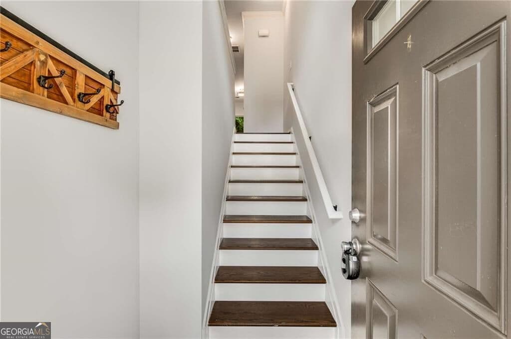 3 bedroom, 3.5 bathroom, 1,326 sq ft townhouse for sale at 1368 Liberty Parkway, Atlanta, GA 30318 — photo 5