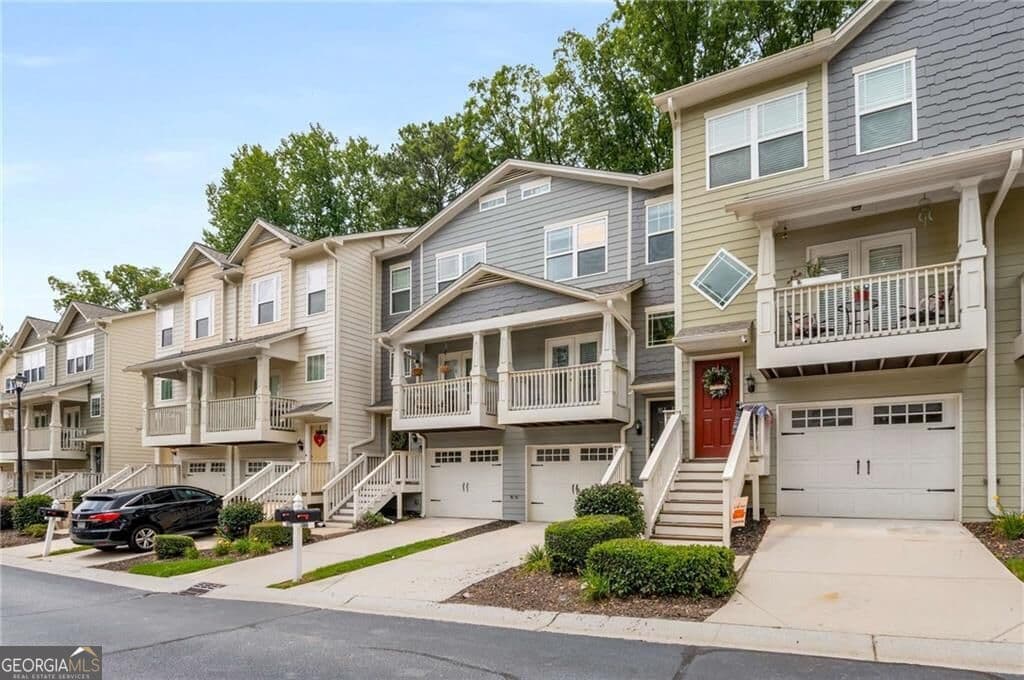 3 bedroom, 3.5 bathroom, 1,326 sq ft townhouse for sale at 1368 Liberty Parkway, Atlanta, GA 30318 — photo 4