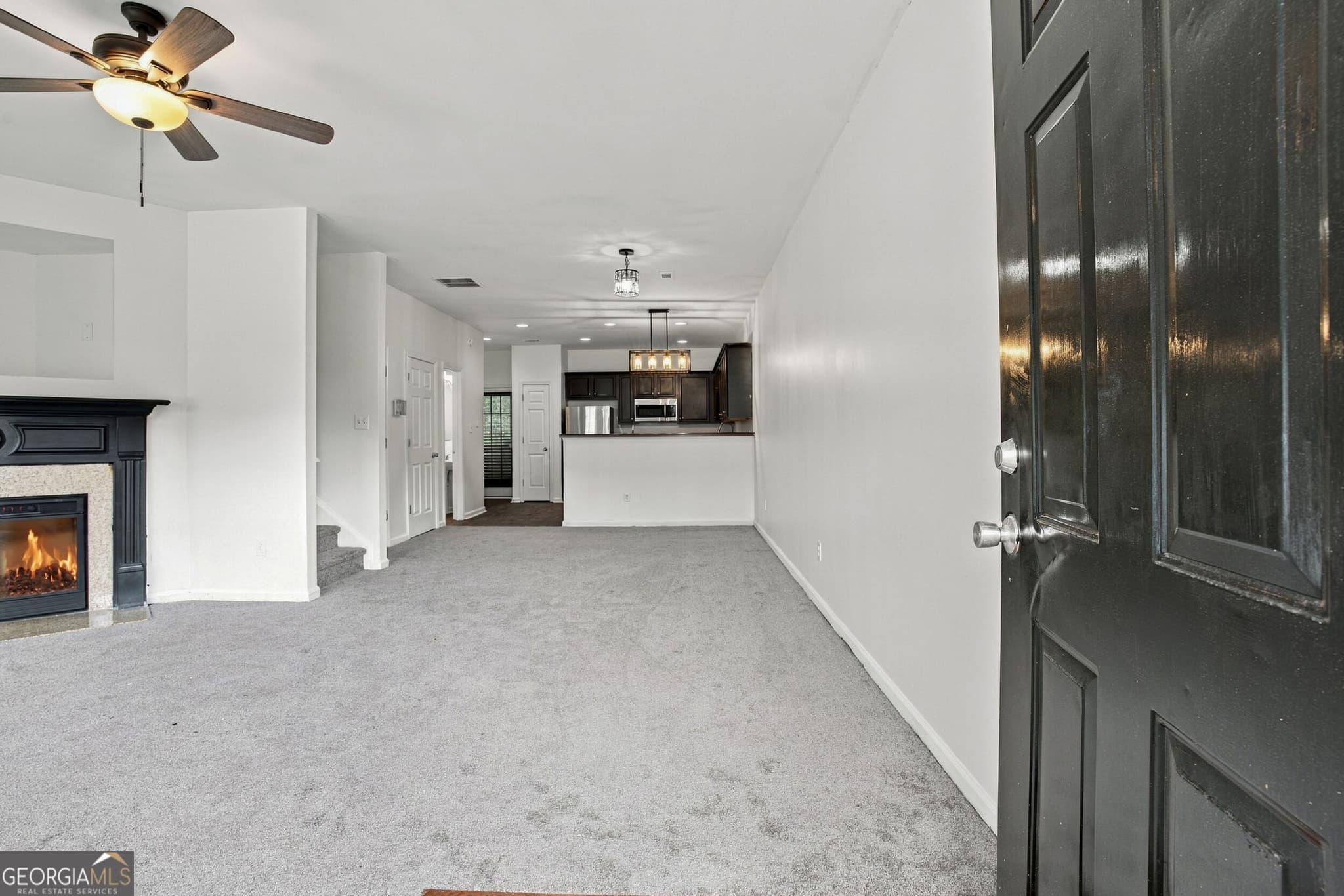 3 bedroom, 2.5 bathroom, 1,600 sq ft townhouse for sale at 8260 Oakley Circle # 2, Union City, GA 30291 — photo 4
