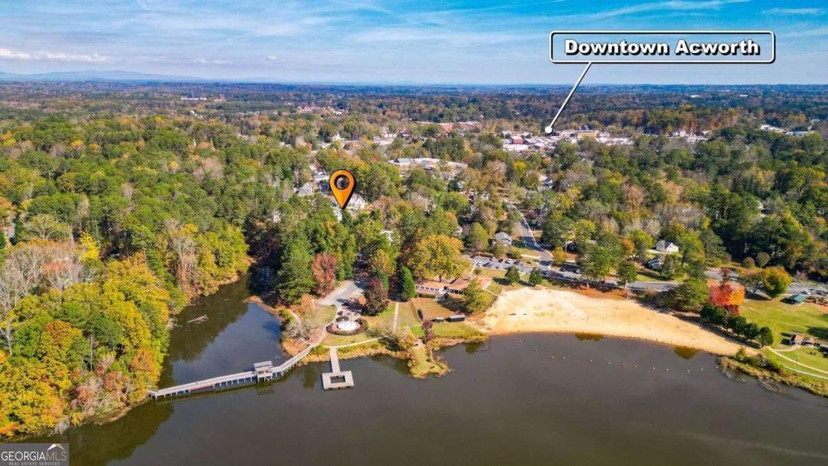 5 bedroom, 3.5 bathroom single family residence for sale at 4400 Lakeview Court, Acworth, GA 30101 — photo 5