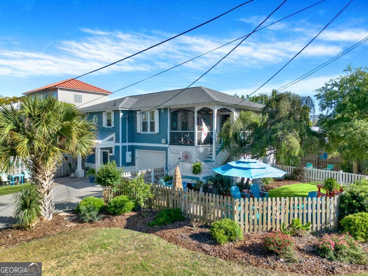 multi family,triplex under contract at 1102 Lovell Avenue, Tybee Island, GA 31328 — photo 4