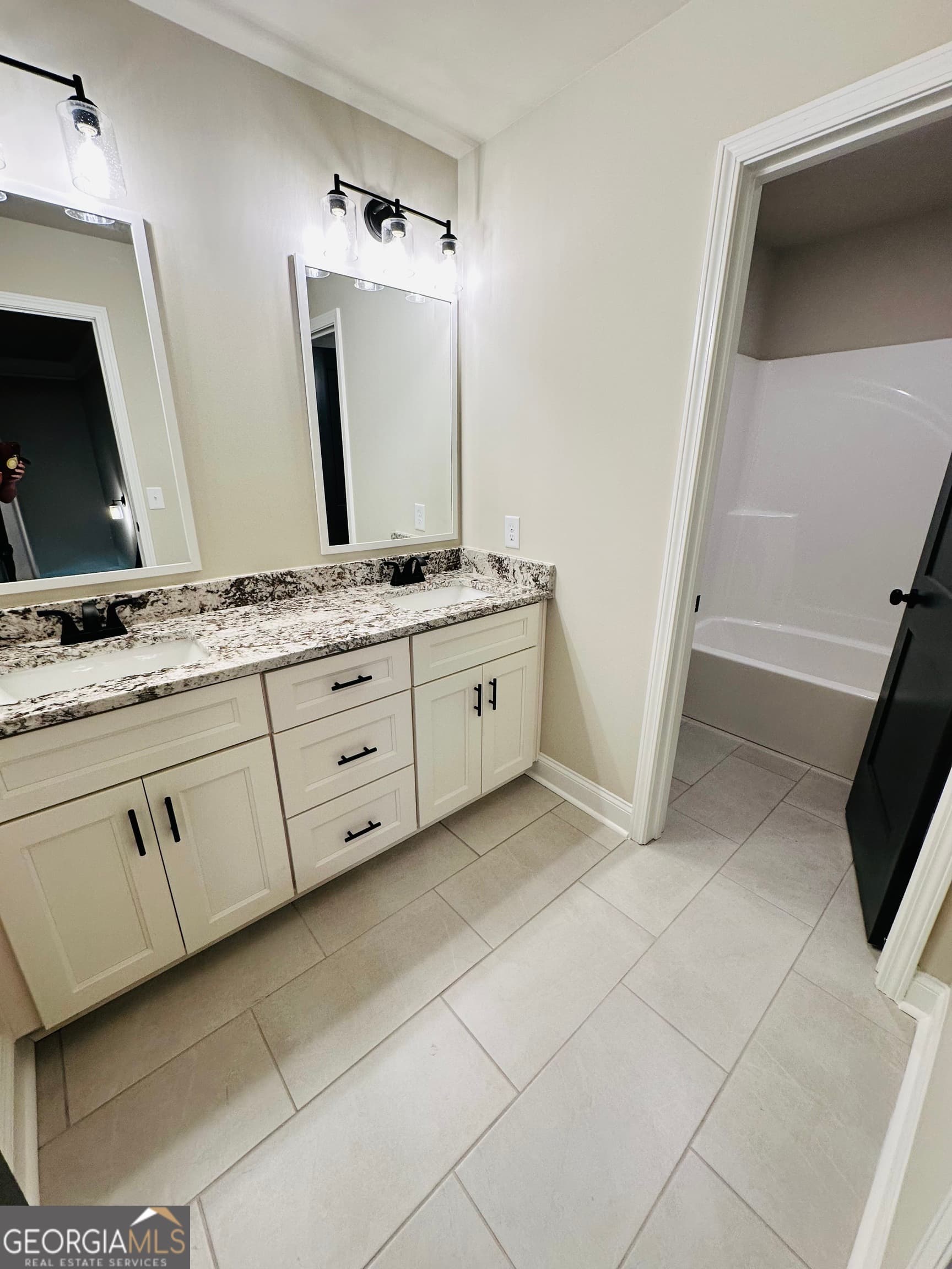 4 bedroom, 2.5 bathroom, 2,153 sq ft single family residence for sale at 717 Lindsey Brooke Trace, Bonaire, GA 31005 — photo 9