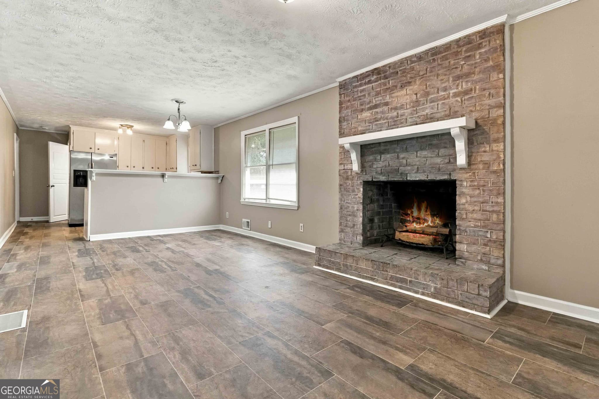 3 bedroom, 2 bathroom, 1,380 sq ft single family residence for rent at 9169 Lakeview Drive, Covington, GA 30014 for $1,750 a month — photo 6