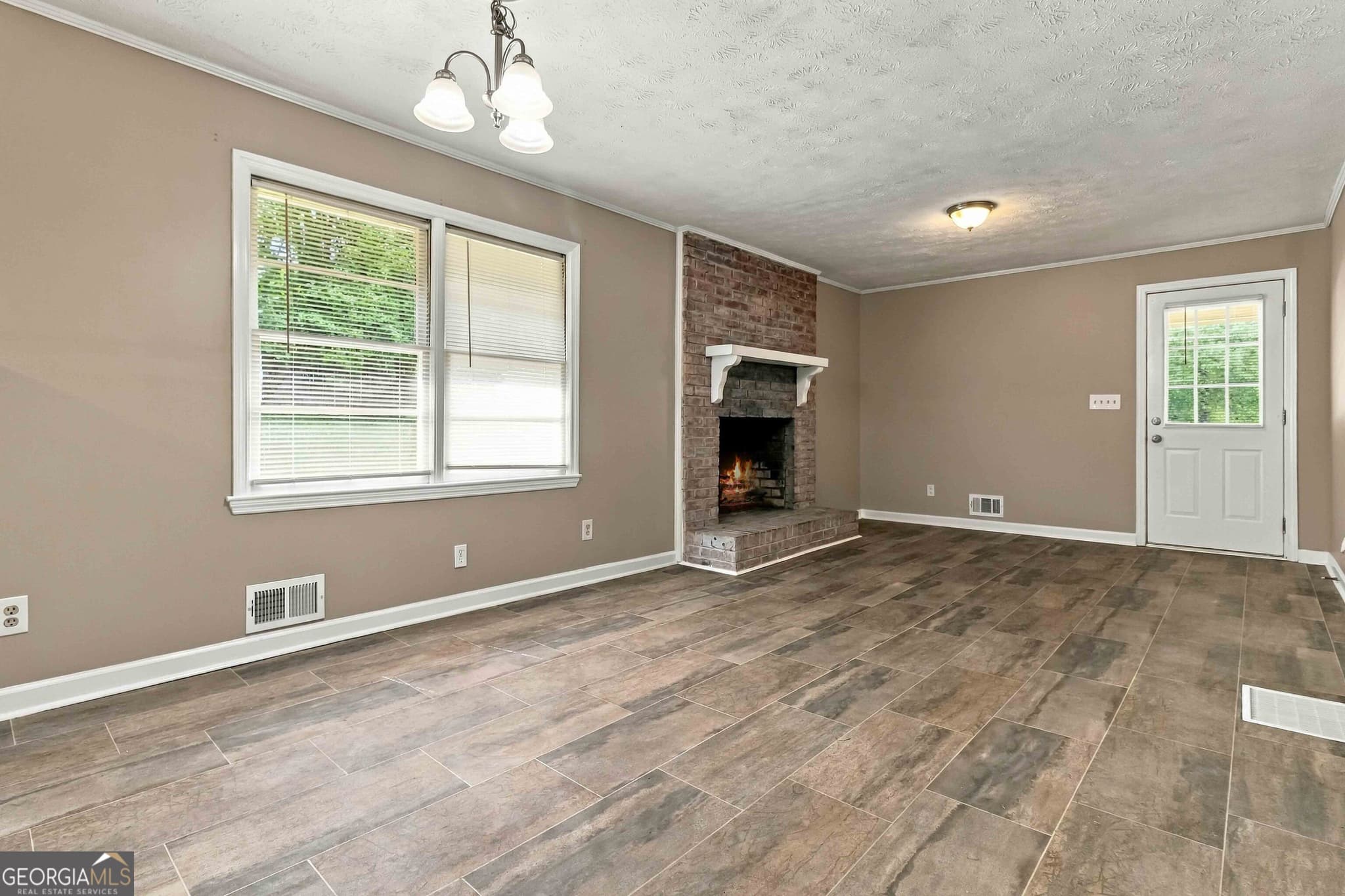 3 bedroom, 2 bathroom, 1,380 sq ft single family residence for rent at 9169 Lakeview Drive, Covington, GA 30014 for $1,750 a month — photo 7