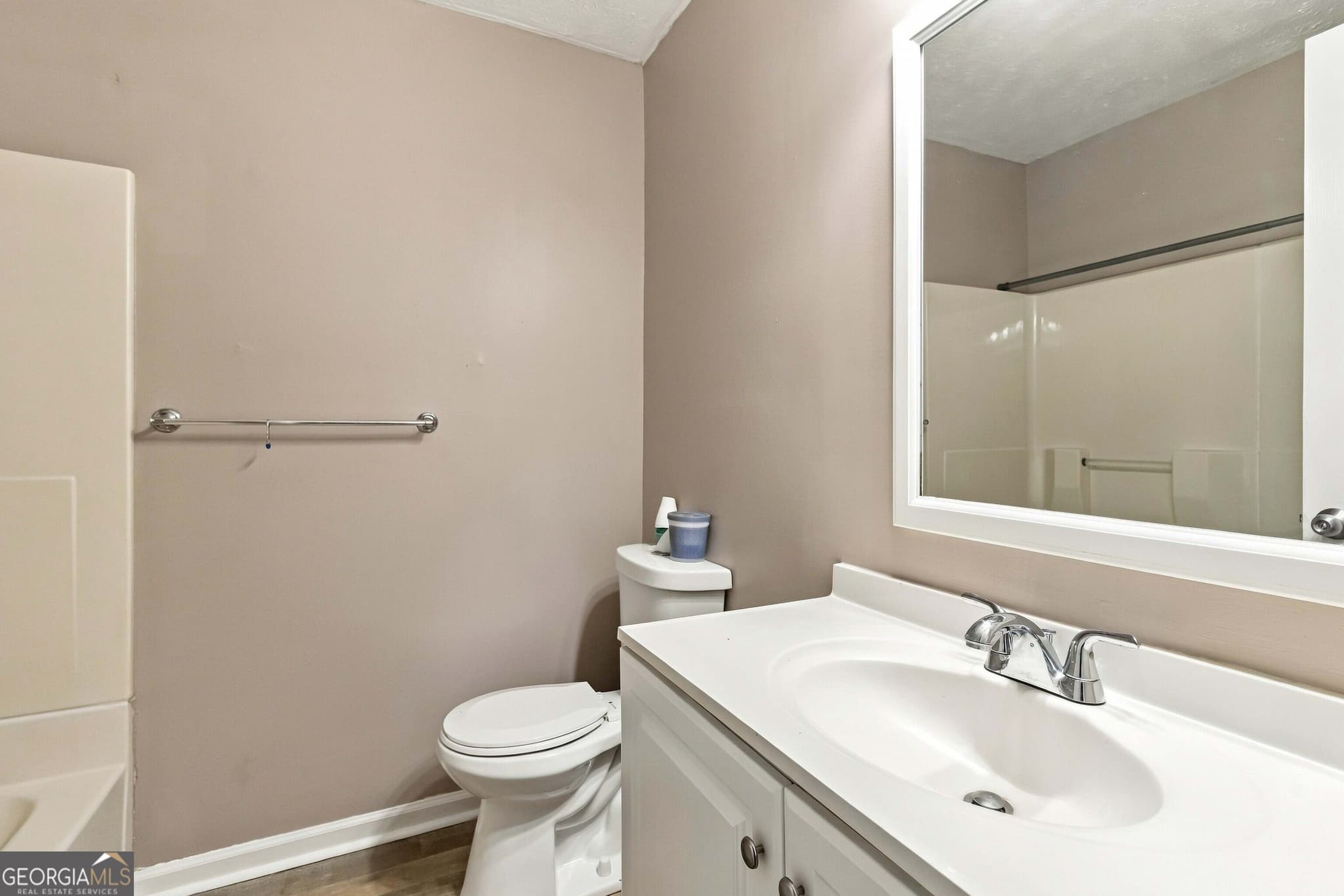 3 bedroom, 2 bathroom, 1,380 sq ft single family residence for rent at 9169 Lakeview Drive, Covington, GA 30014 for $1,750 a month — photo 10