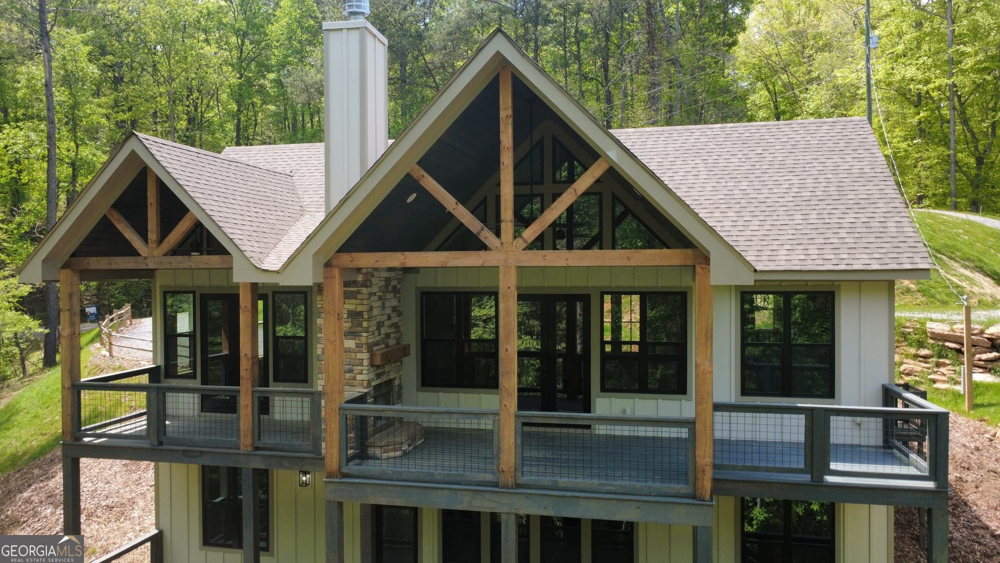 3 bedroom, 2.5 bathroom, 2,024 sq ft cabin,single family residence for sale at 677 Catawba Circle, Ellijay, GA 30540 — photo 2