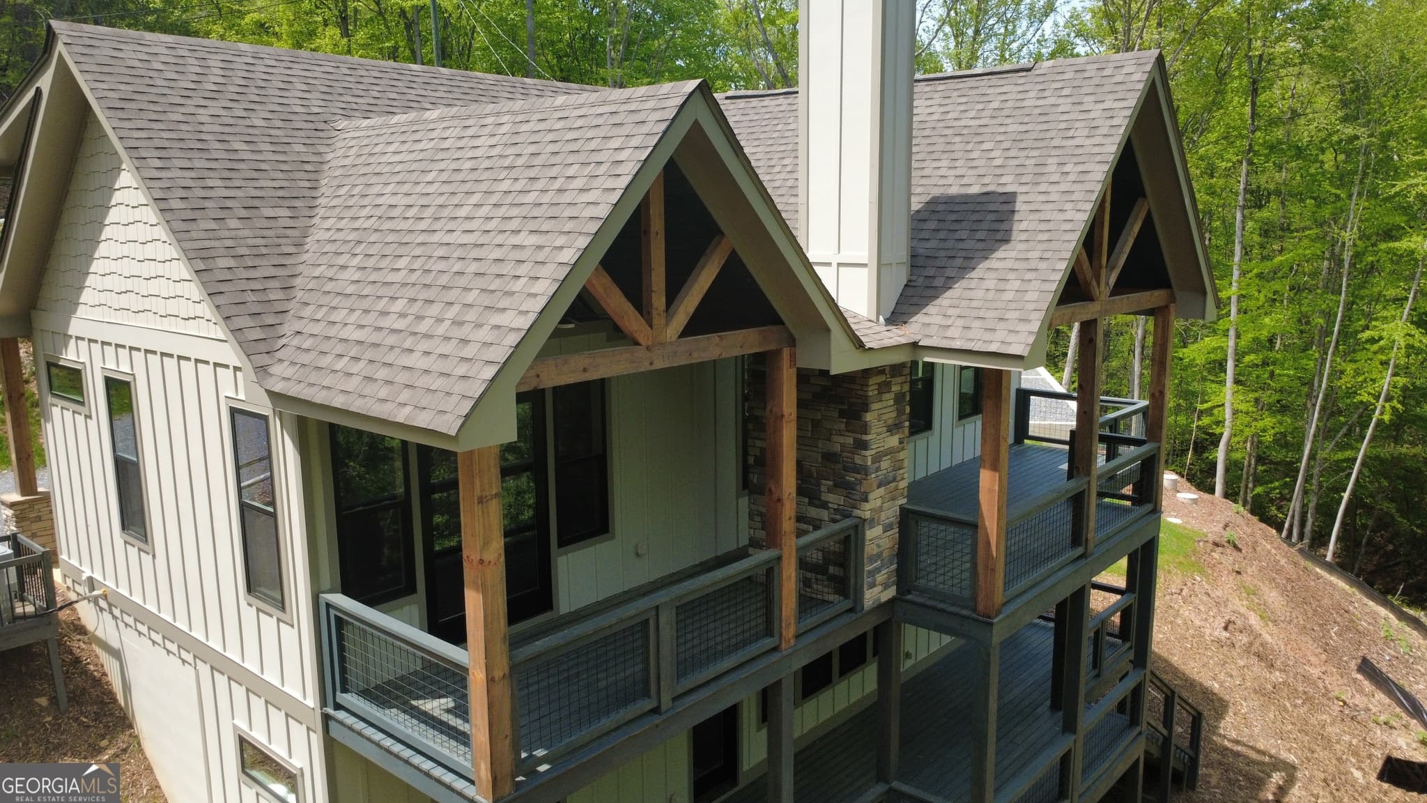 3 bedroom, 2.5 bathroom, 2,024 sq ft cabin,single family residence for sale at 677 Catawba Circle, Ellijay, GA 30540 — photo 7
