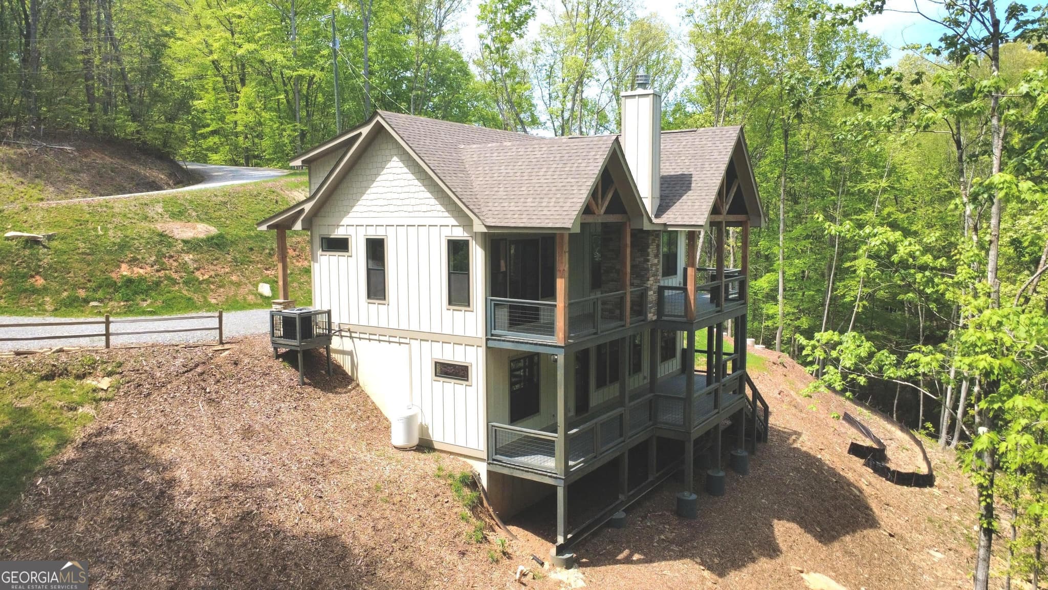 3 bedroom, 2.5 bathroom, 2,024 sq ft cabin,single family residence for sale at 677 Catawba Circle, Ellijay, GA 30540 — photo 3