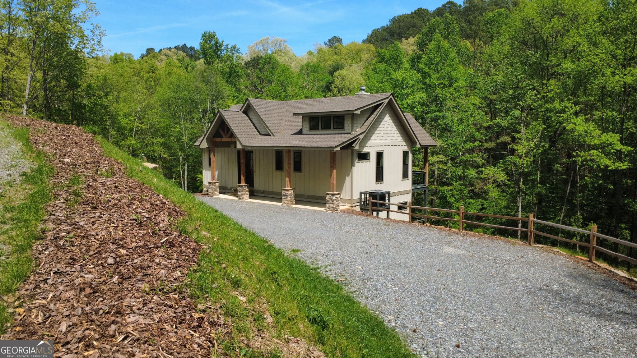 3 bedroom, 2.5 bathroom, 2,024 sq ft cabin,single family residence for sale at 677 Catawba Circle, Ellijay, GA 30540 — photo 5