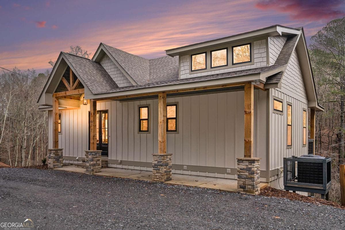 3 bedroom, 2.5 bathroom, 2,024 sq ft cabin,single family residence for sale at 677 Catawba Circle, Ellijay, GA 30540 — photo 8