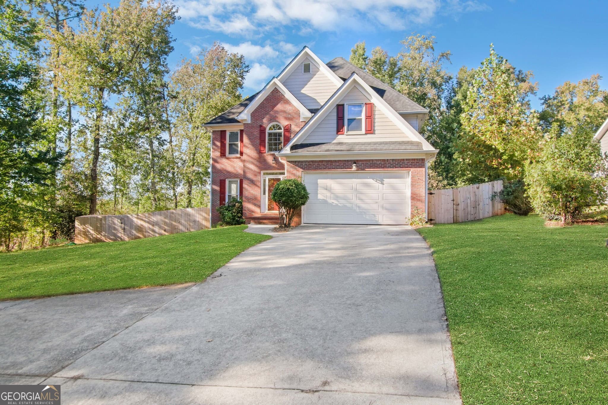 4 bedroom, 2.5 bathroom, 2,480 sq ft single family residence for sale at 5803 Silverthorn Drive, Flowery Branch, GA 30542 — photo 2