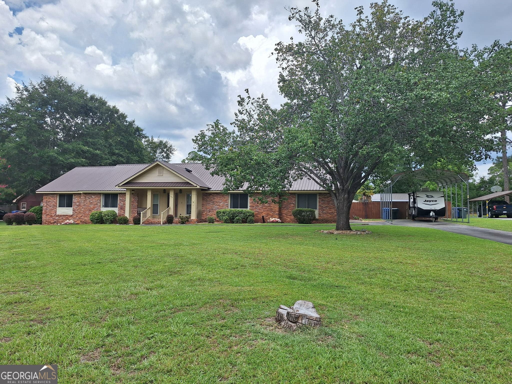 3 bedroom, 2 bathroom, 2,394 sq ft single family residence for sale at 304 Saint Francis Place, Dublin, GA 31021 — photo 2