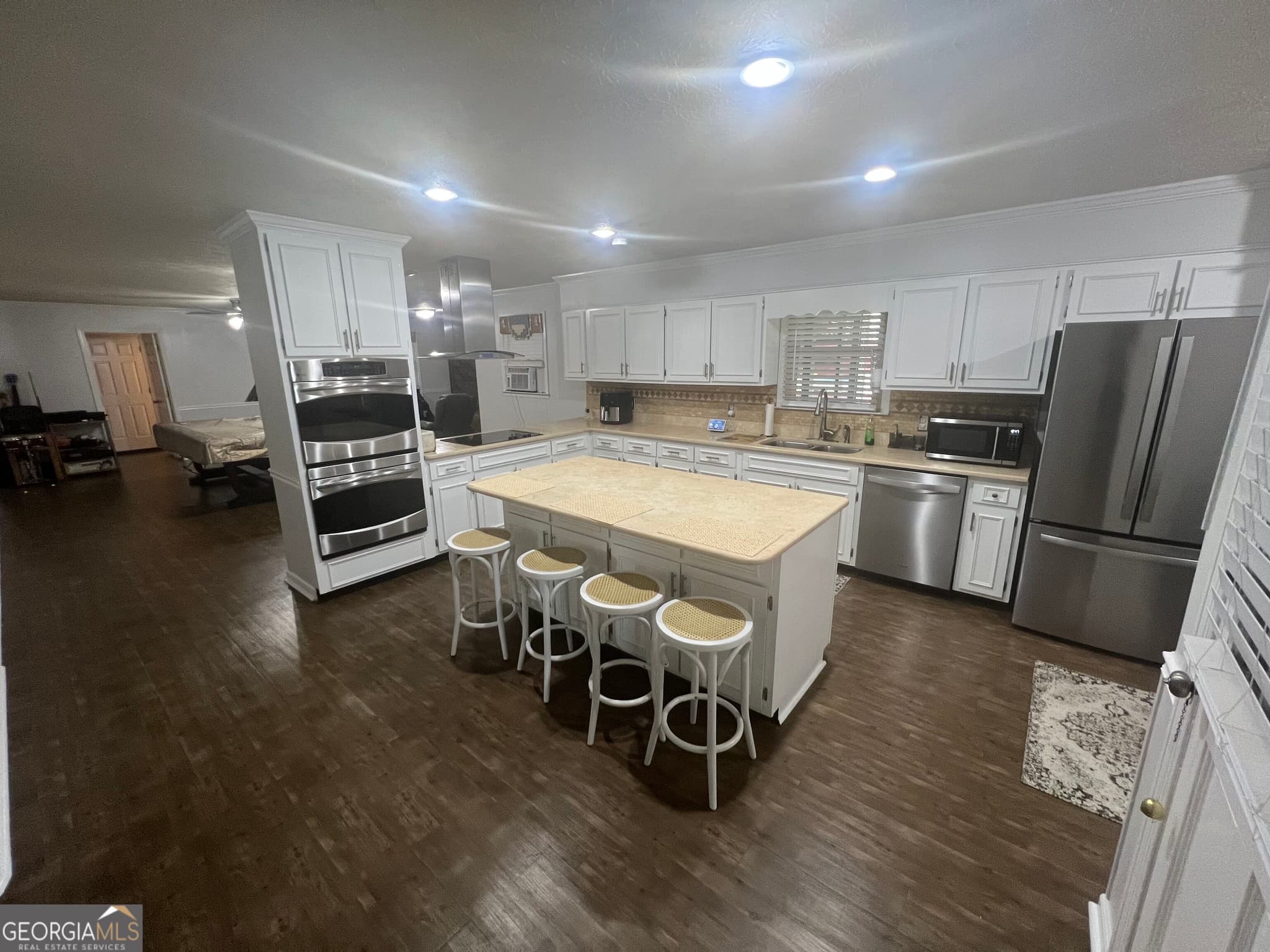 3 bedroom, 2 bathroom, 2,394 sq ft single family residence for sale at 304 Saint Francis Place, Dublin, GA 31021 — photo 3