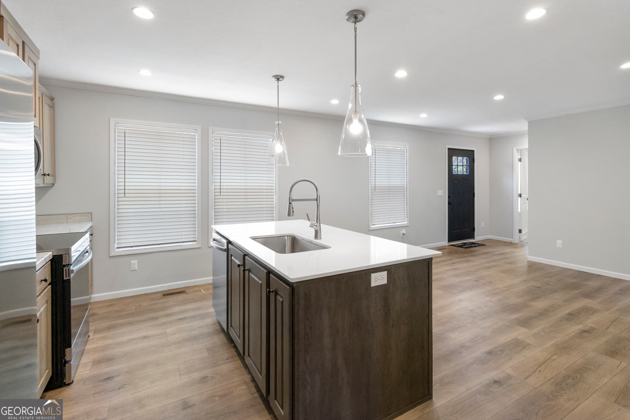 3 bedroom, 2 bathroom, 1,530 sq ft manufactured home,single family residence for sale at 654 Robertson Loop Road, Clarkesville, GA 30523 — photo 6