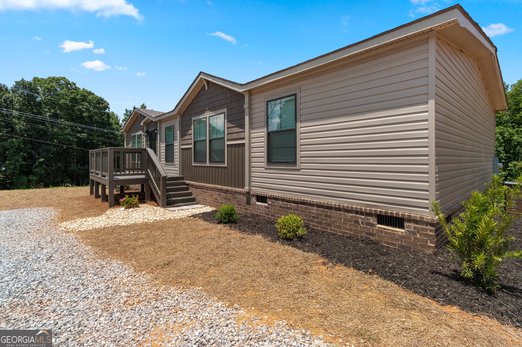 3 bedroom, 2 bathroom, 1,530 sq ft manufactured home,single family residence for sale at 654 Robertson Loop Road, Clarkesville, GA 30523 — photo 4