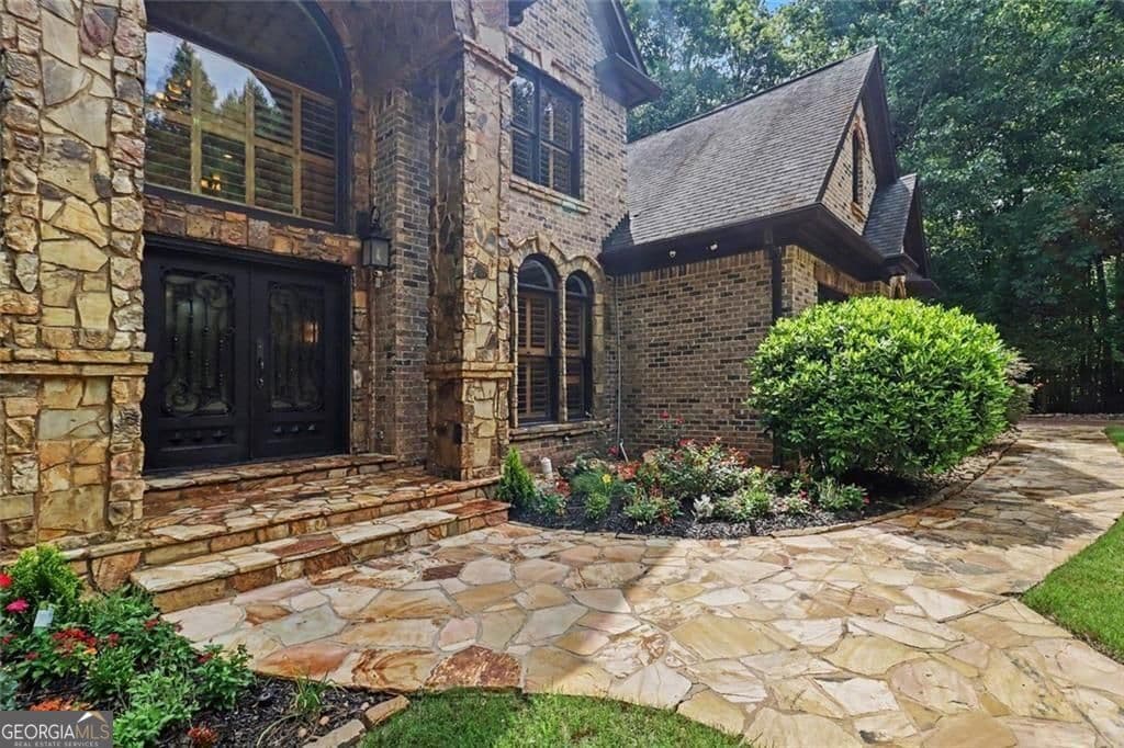 6 bedroom, 5.5 bathroom, 4,688 sq ft single family residence for sale at 1740 Childress Drive, Atlanta, GA 30311 — photo 5