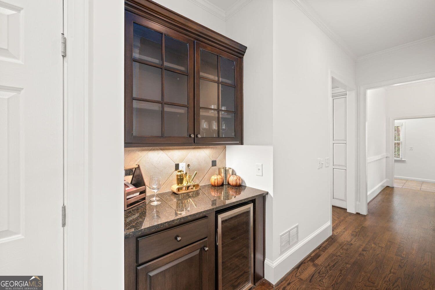 5 bedroom, 5.5 bathroom, 6,383 sq ft single family residence for sale at 8030 Coventry Pointe, Suwanee, GA 30024 — photo 7