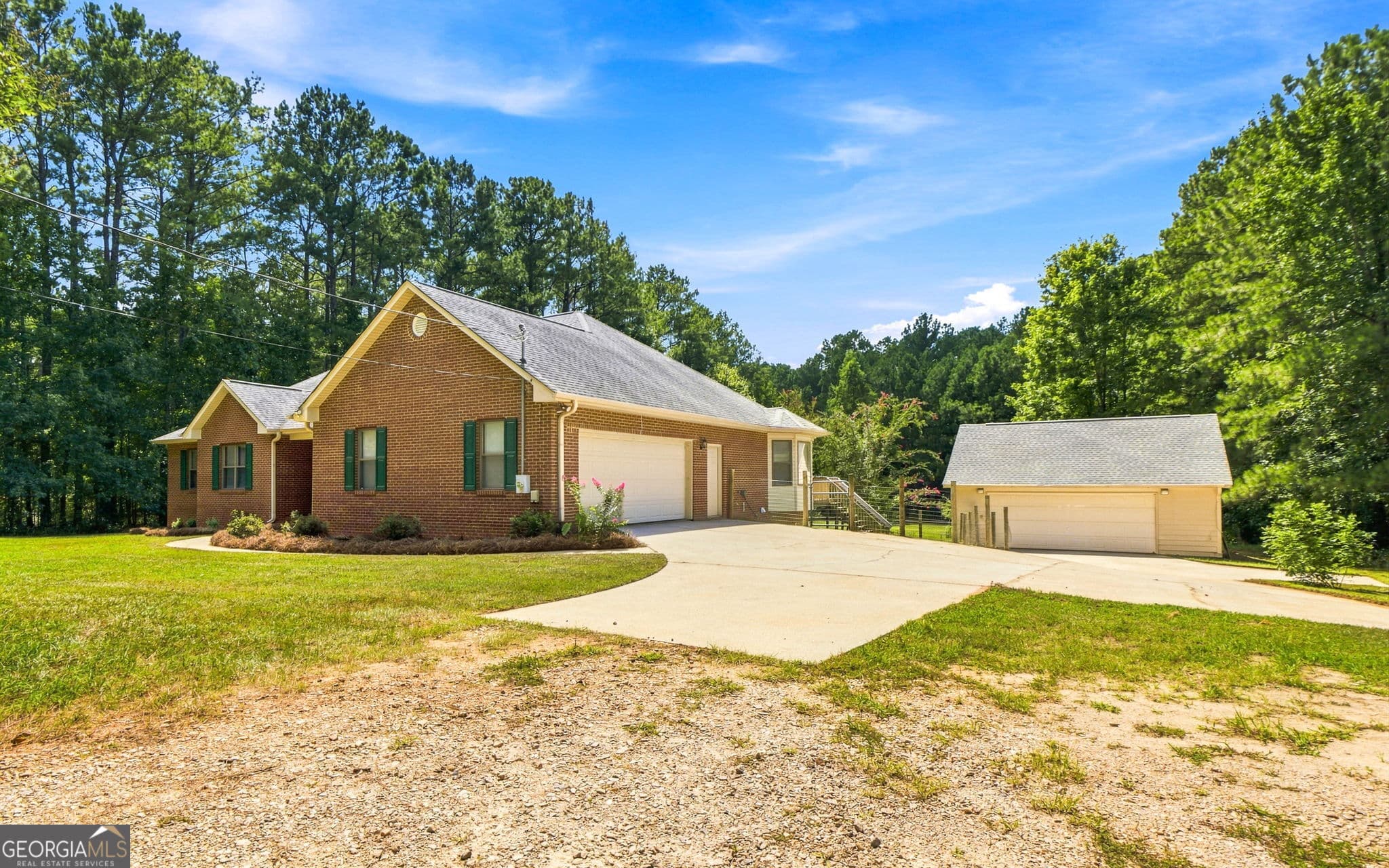 3 bedroom, 2 bathroom, 2,550 sq ft single family residence for sale at 2762 Lester Mill Road, Locust Grove, GA 30248 — photo 3