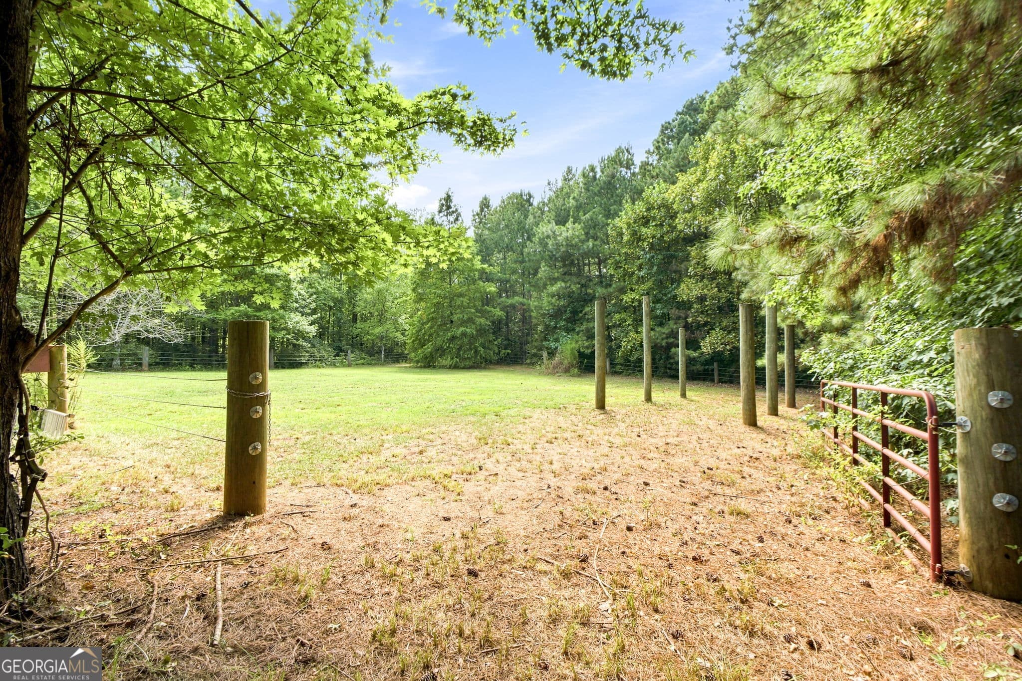 3 bedroom, 2 bathroom, 2,550 sq ft single family residence for sale at 2762 Lester Mill Road, Locust Grove, GA 30248 — photo 5