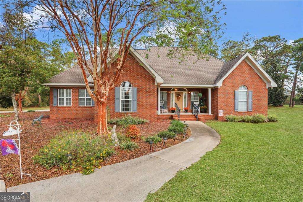 3 bedroom, 2.5 bathroom, 2,088 sq ft single family residence sold at 2 Par Drive, Jesup, GA 31546