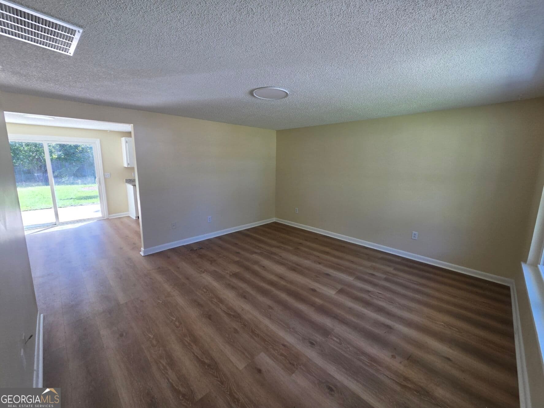 3 bedroom, 2 bathroom, 1,150 sq ft single family residence for sale at 868 Mission Trace Drive, St. Marys, GA 31558 — photo 6