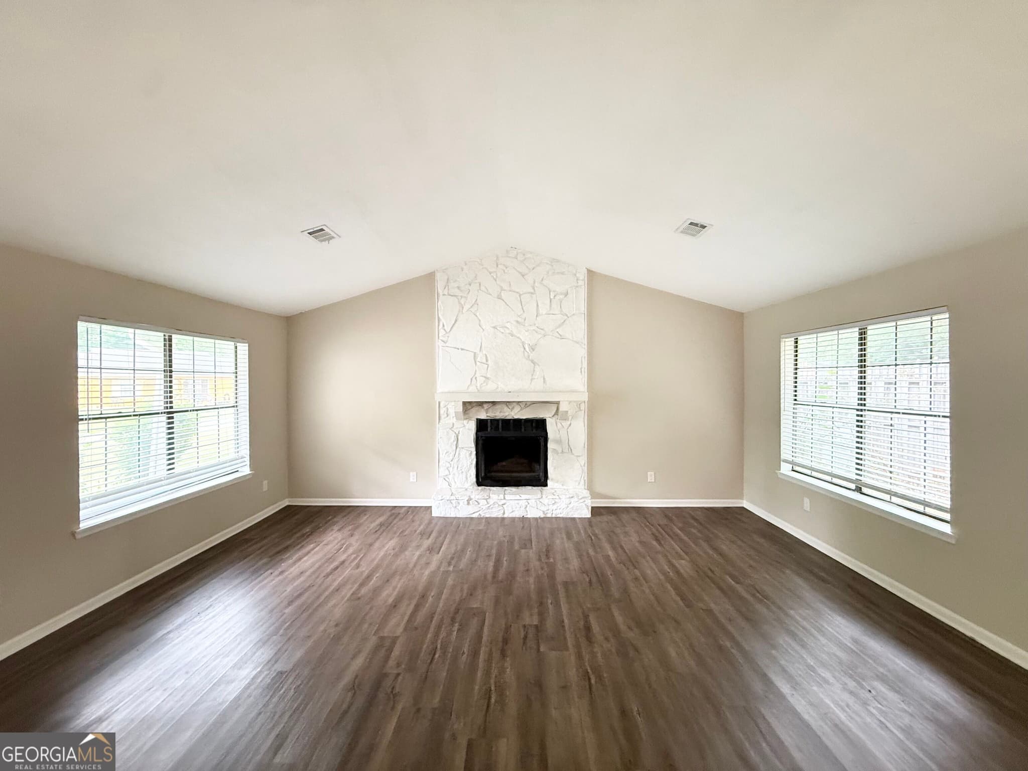4 bedroom, 2 bathroom, 1,940 sq ft single family residence for sale at 1061 Mainstreet Lake Drive, Stone Mountain, GA 30088 — photo 6