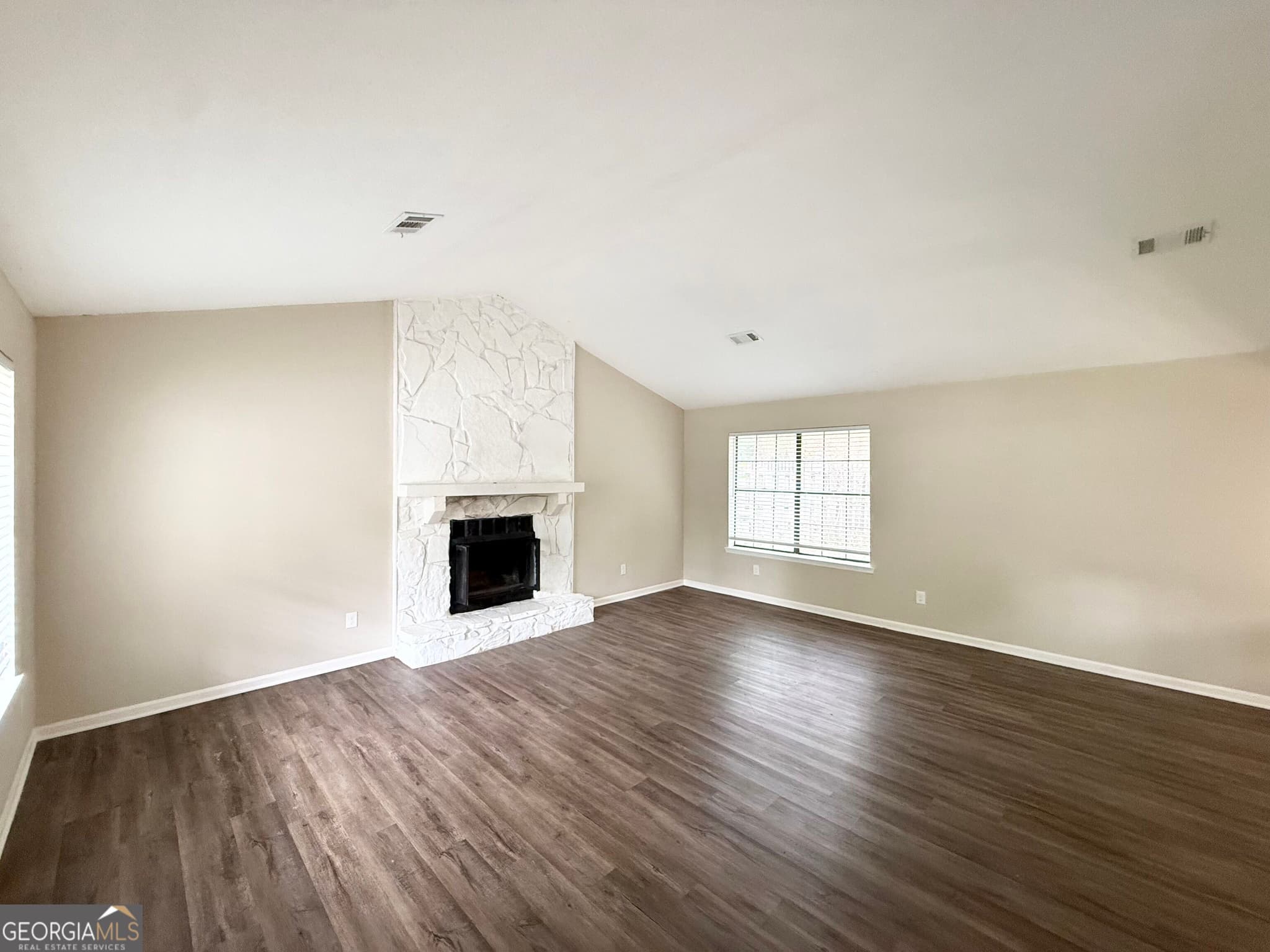 4 bedroom, 2 bathroom, 1,940 sq ft single family residence for sale at 1061 Mainstreet Lake Drive, Stone Mountain, GA 30088 — photo 3