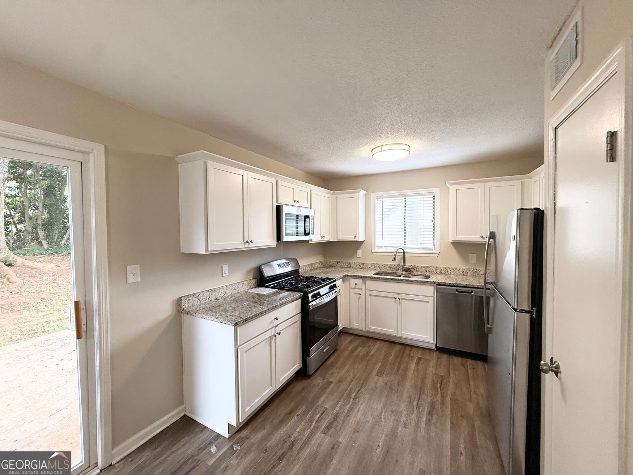 4 bedroom, 2 bathroom, 1,940 sq ft single family residence for sale at 1061 Mainstreet Lake Drive, Stone Mountain, GA 30088 — photo 9