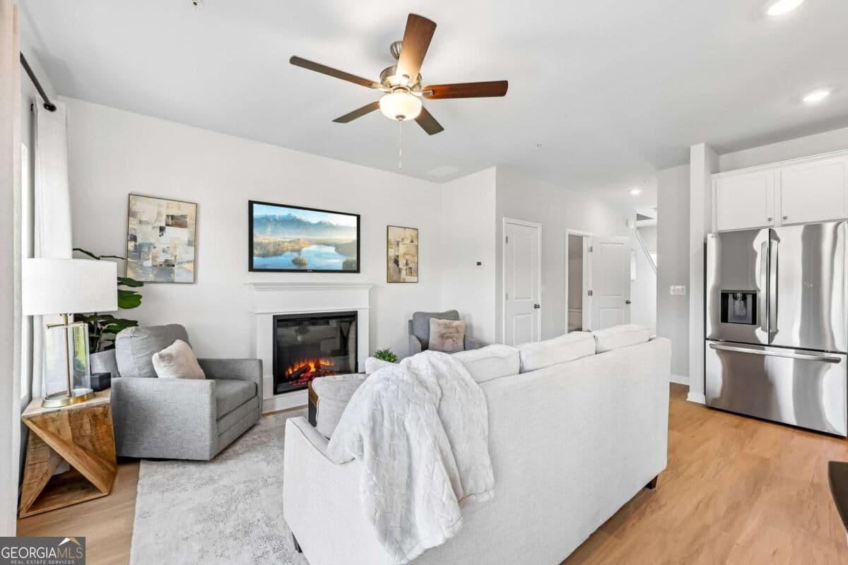3 bedroom, 2.5 bathroom townhouse for sale at 202 Birch Way, Fairburn, GA 30213 — photo 4