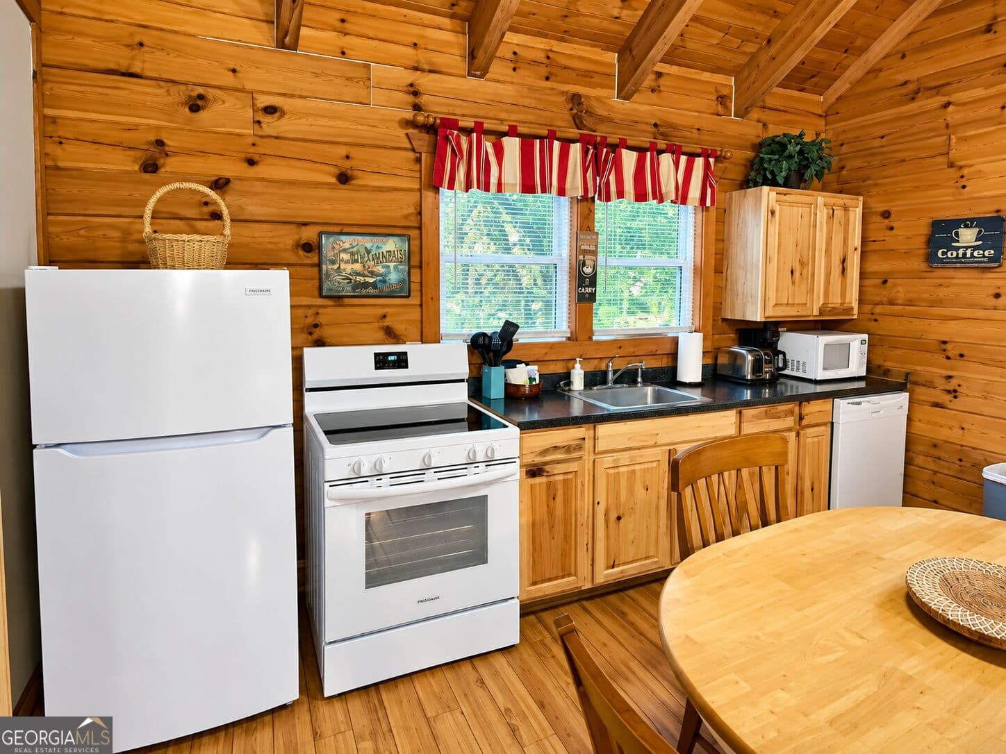 2 bedroom, 2 bathroom, 960 sq ft cabin,single family residence for sale at 324 Heavenly Ridge, Sautee Nacoochee, GA 30571 — photo 7