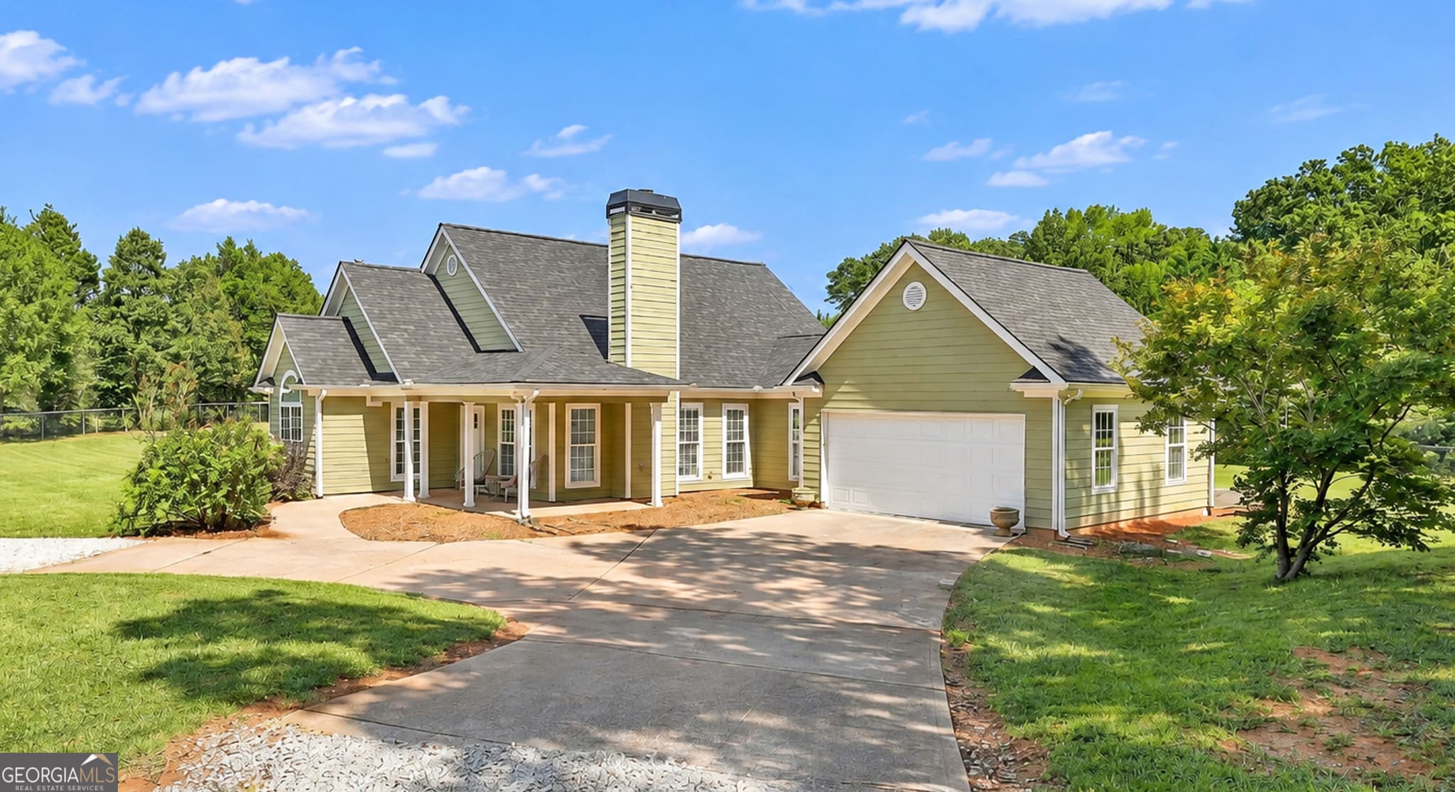 3 bedroom, 2 bathroom, 1,457 sq ft single family residence for sale at 1720 Highway 92, Fayetteville, GA 30215 — photo 2