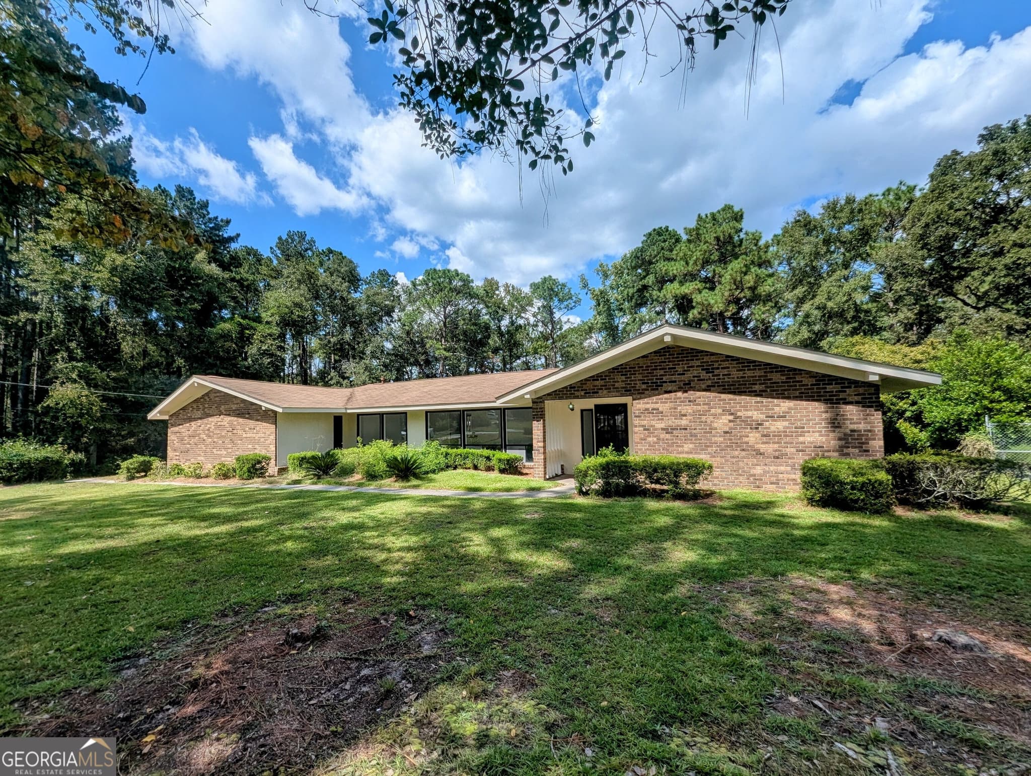 4 bedroom, 2.5 bathroom, 2,304 sq ft single family residence for sale at 25 Golf Club Circle, Statesboro, GA 30458 — photo 3